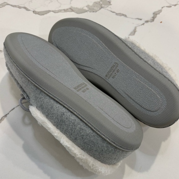 Sonoma Woman’s Size M 7/8 Grey Fleece Lined Moccasins Slippers Faux Suede NEW - Picture 3 of 6
